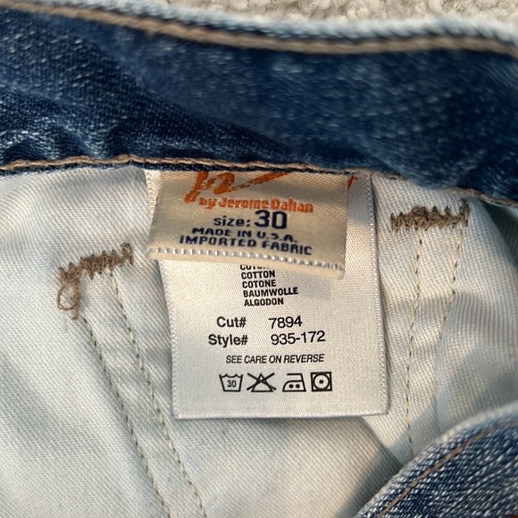 Citizens Of Humanity cuffed Jean Shorts. Size 30. - Picture 8 of 11